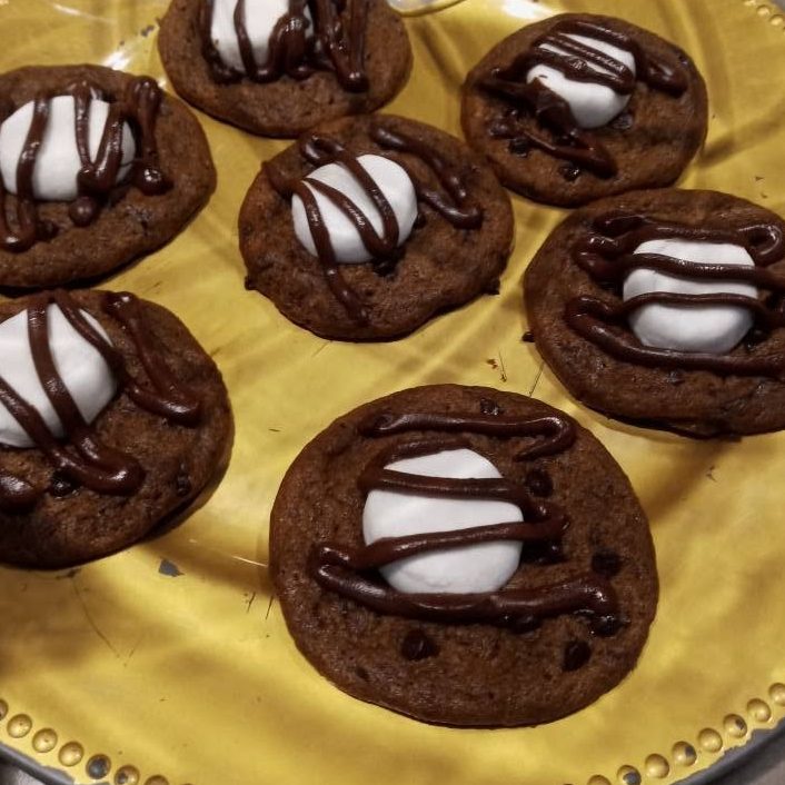 Soft cookies with marshmallow and chocolate drizzle